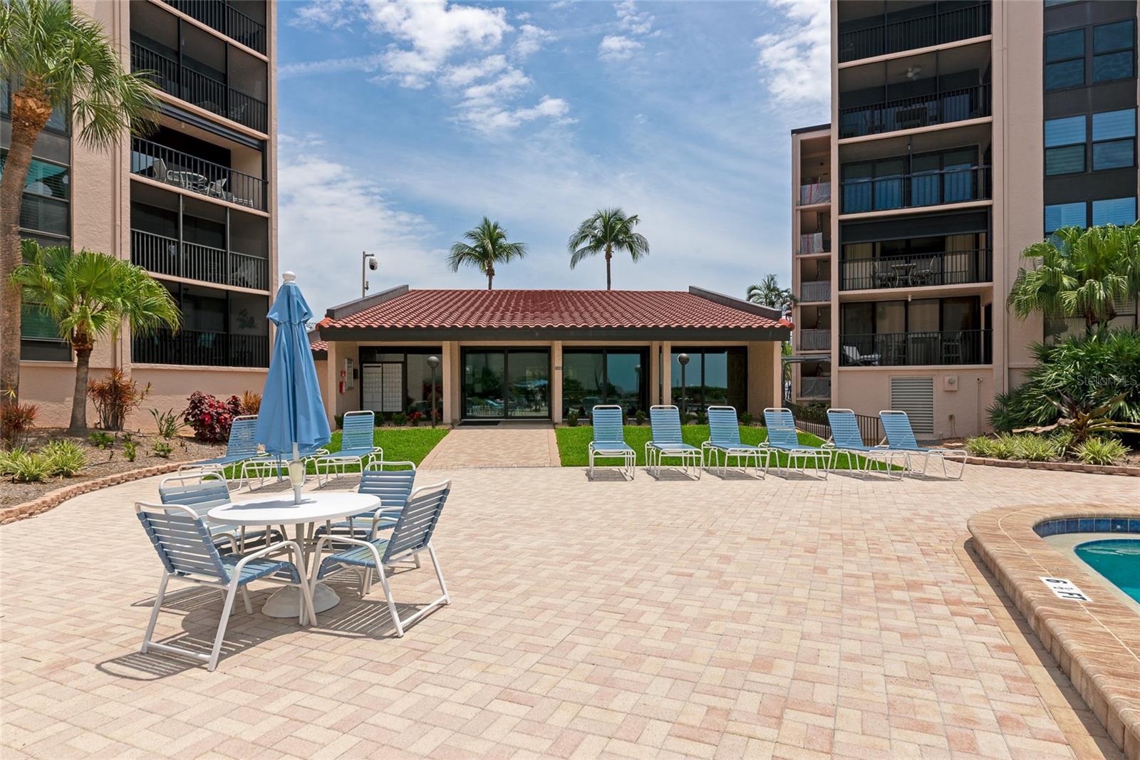 SIESTA BREAKERS - Residential