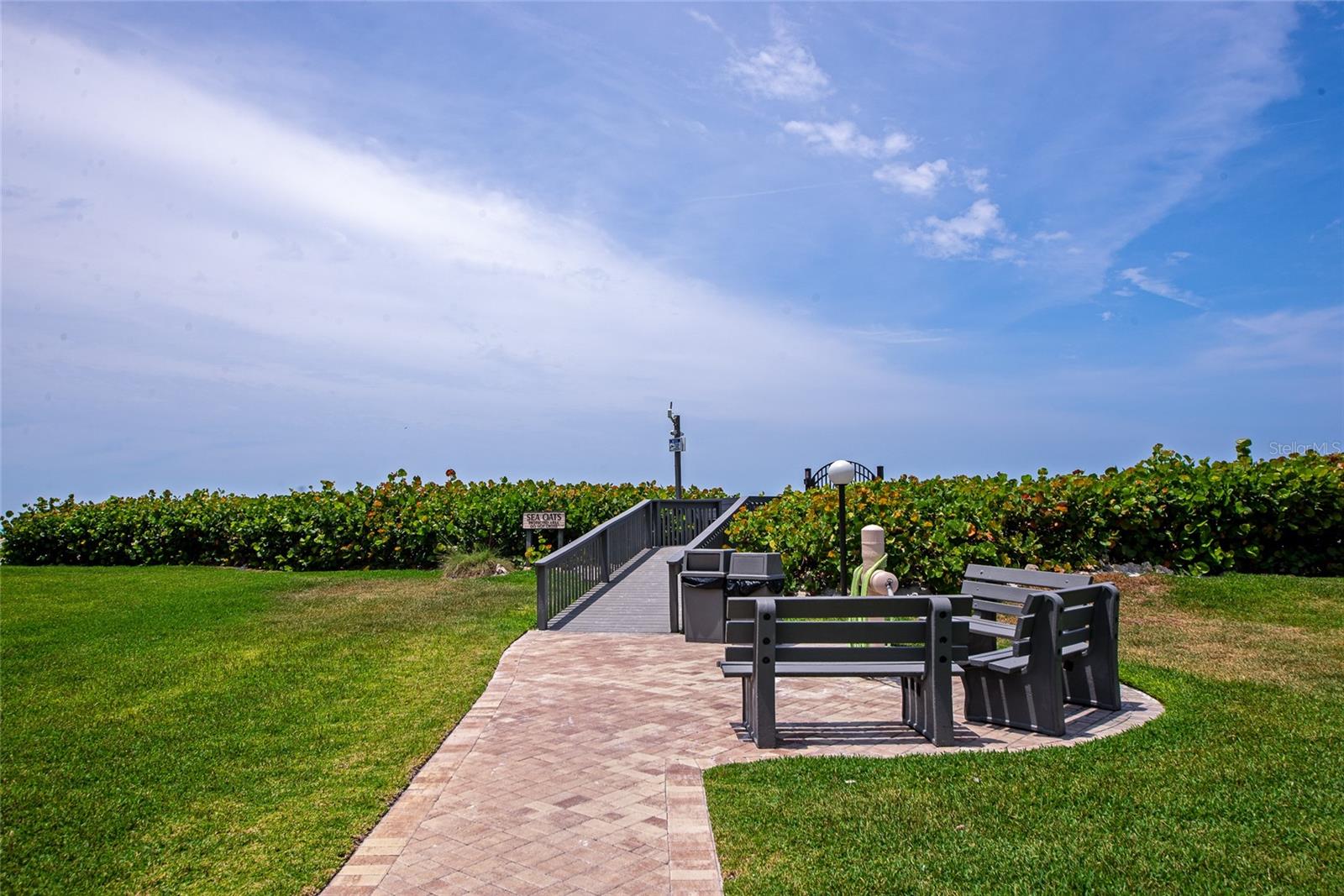 SIESTA BREAKERS - Residential