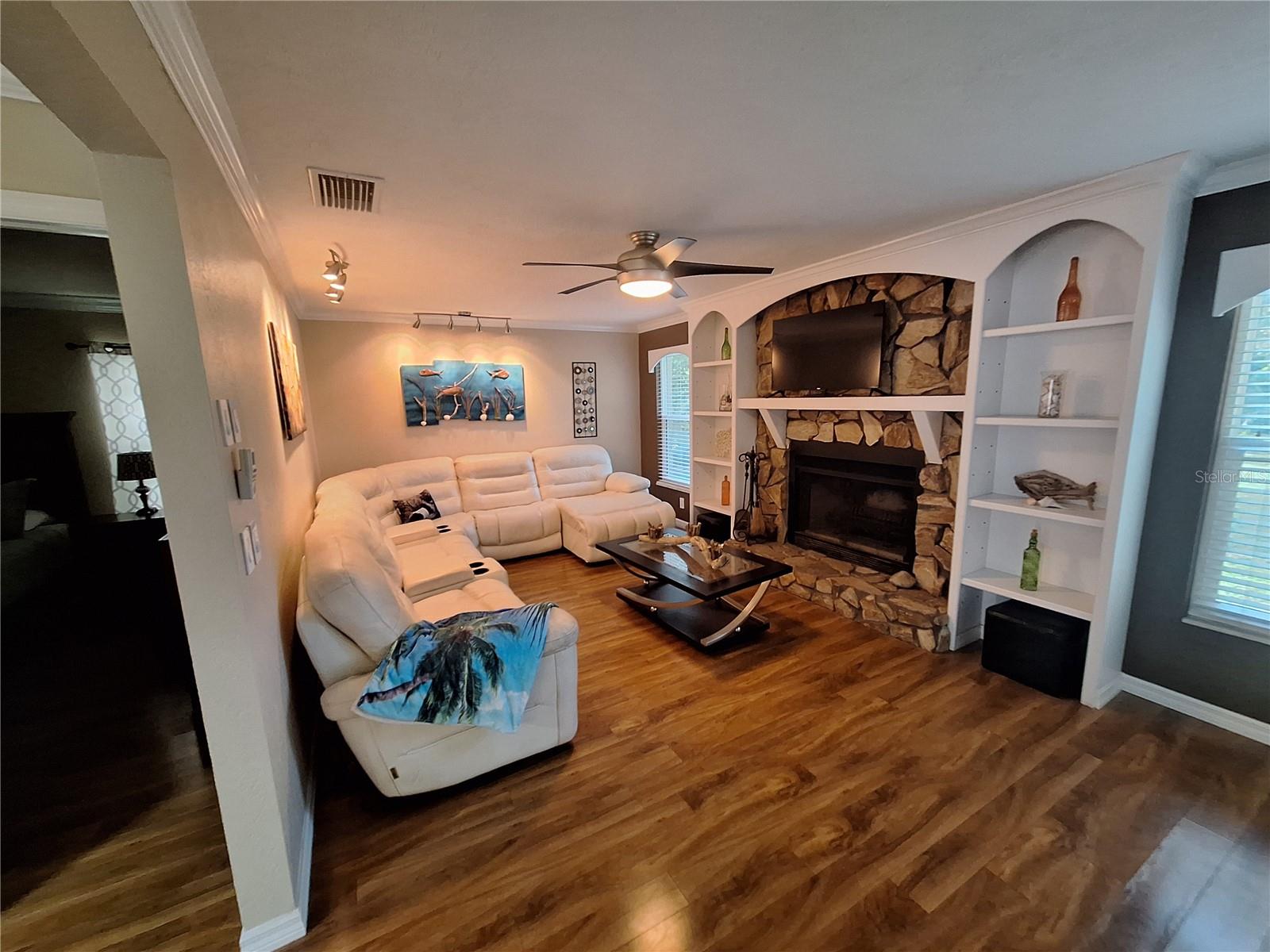 LAKESIDE ESTATES UNIT THREE - Residential