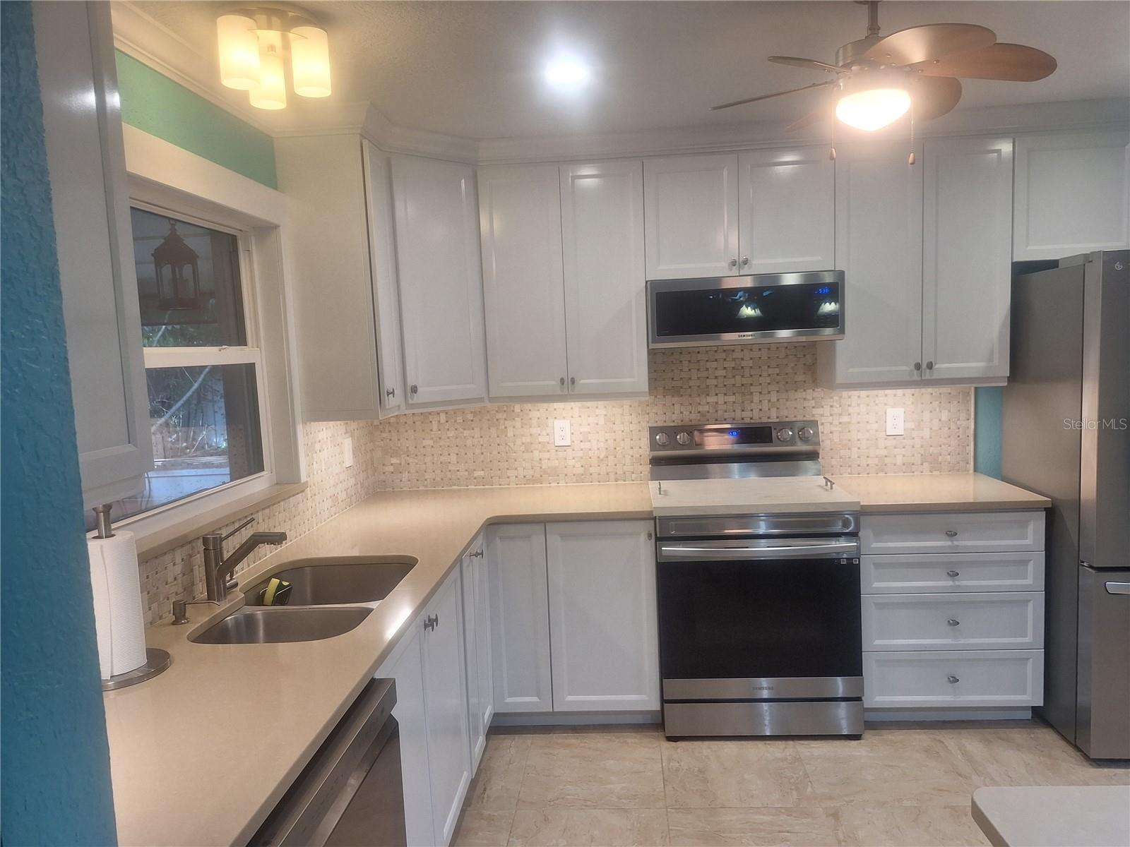 LAKESIDE ESTATES UNIT THREE - Residential