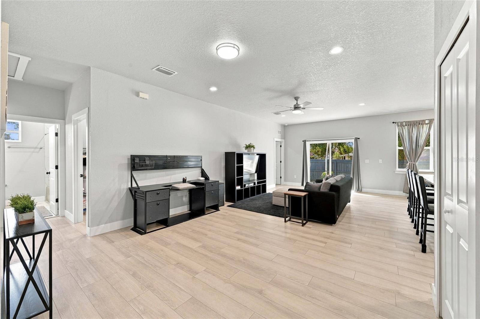 3219 E EMMA STREET