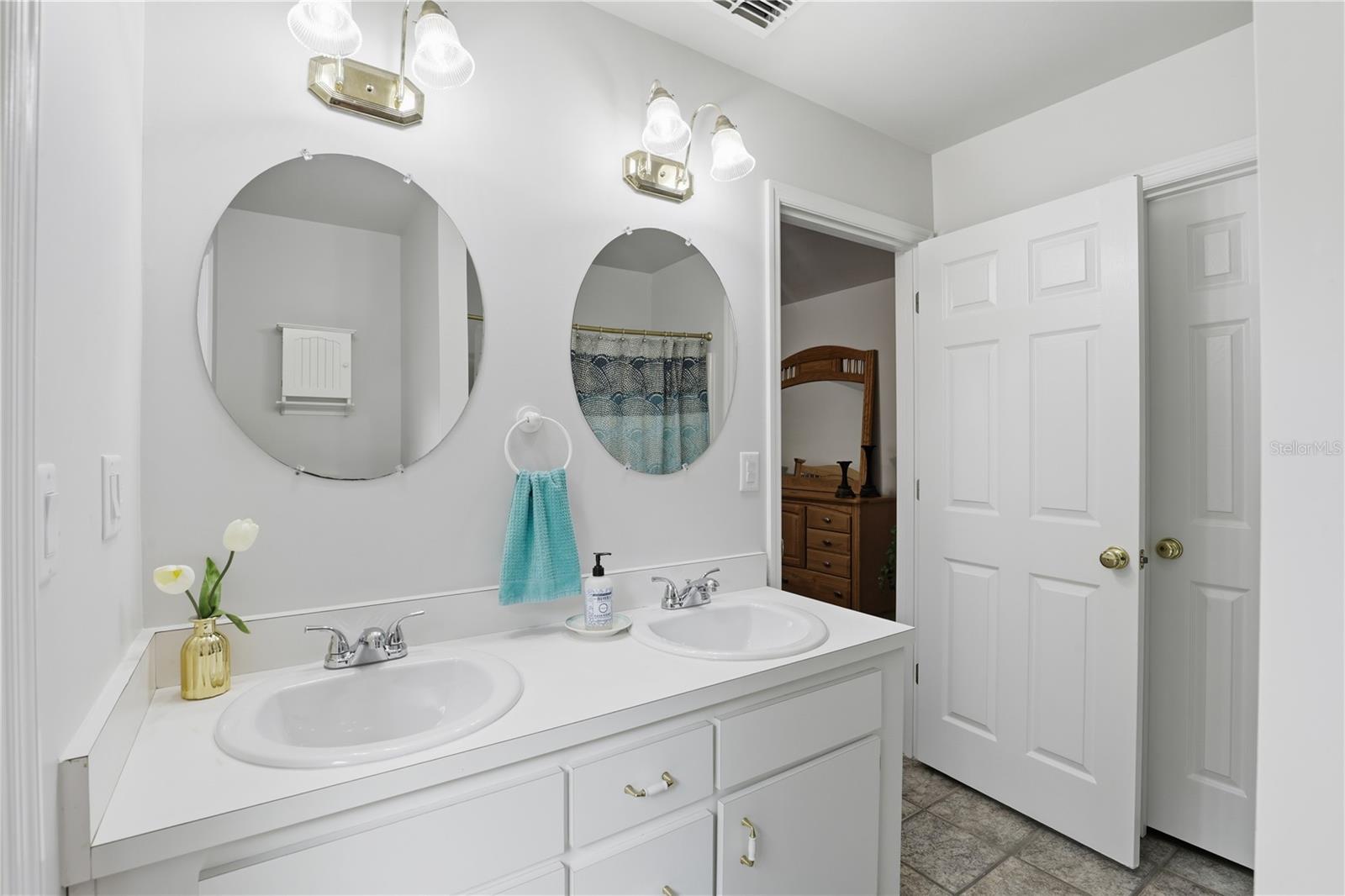 EXECUTIVE HOMES - Residential