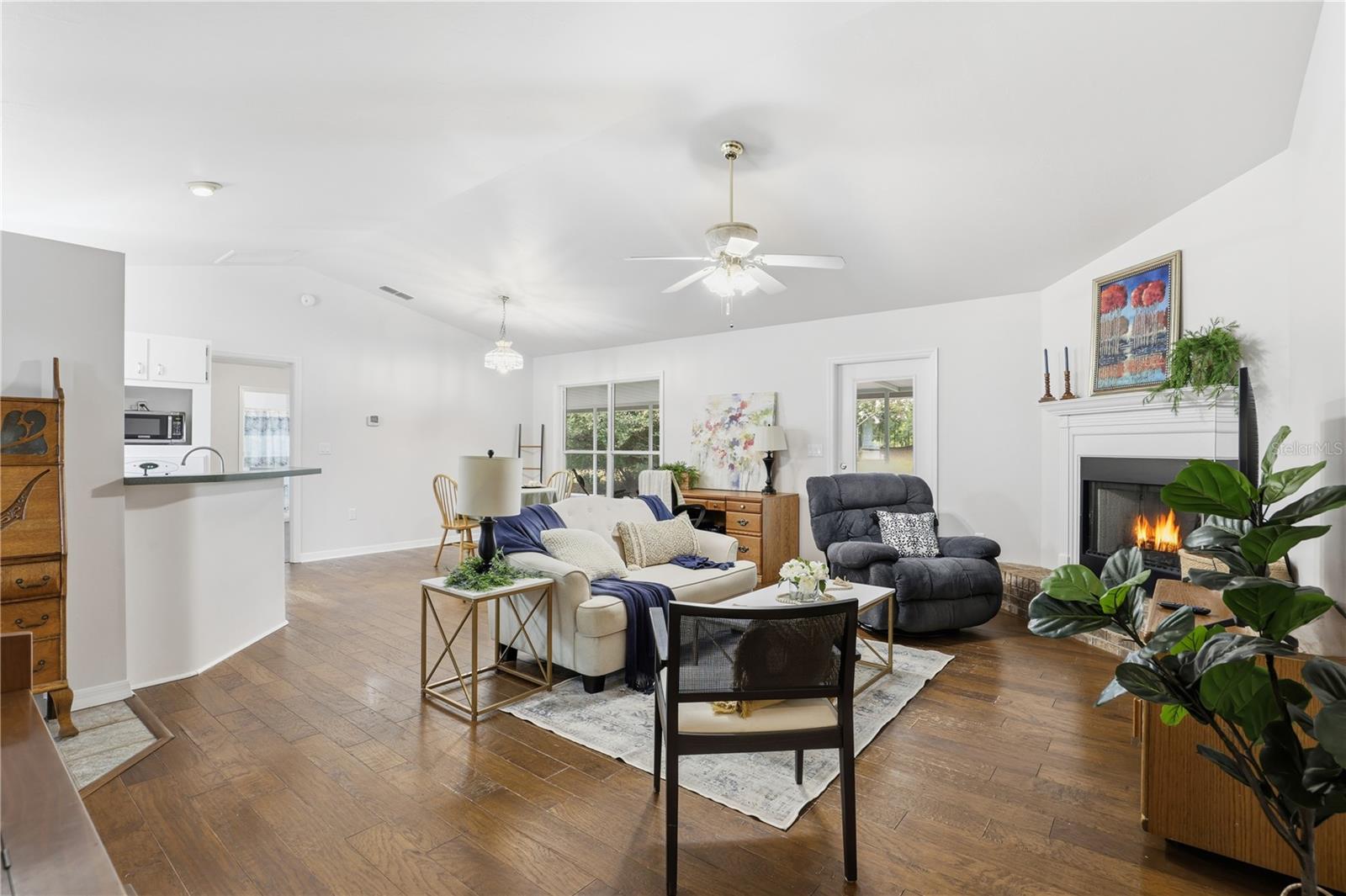 EXECUTIVE HOMES - Residential