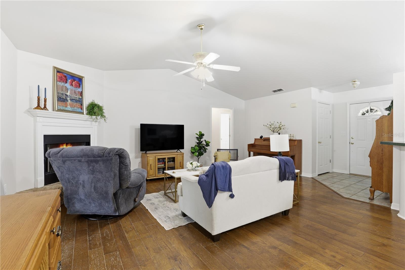 EXECUTIVE HOMES - Residential