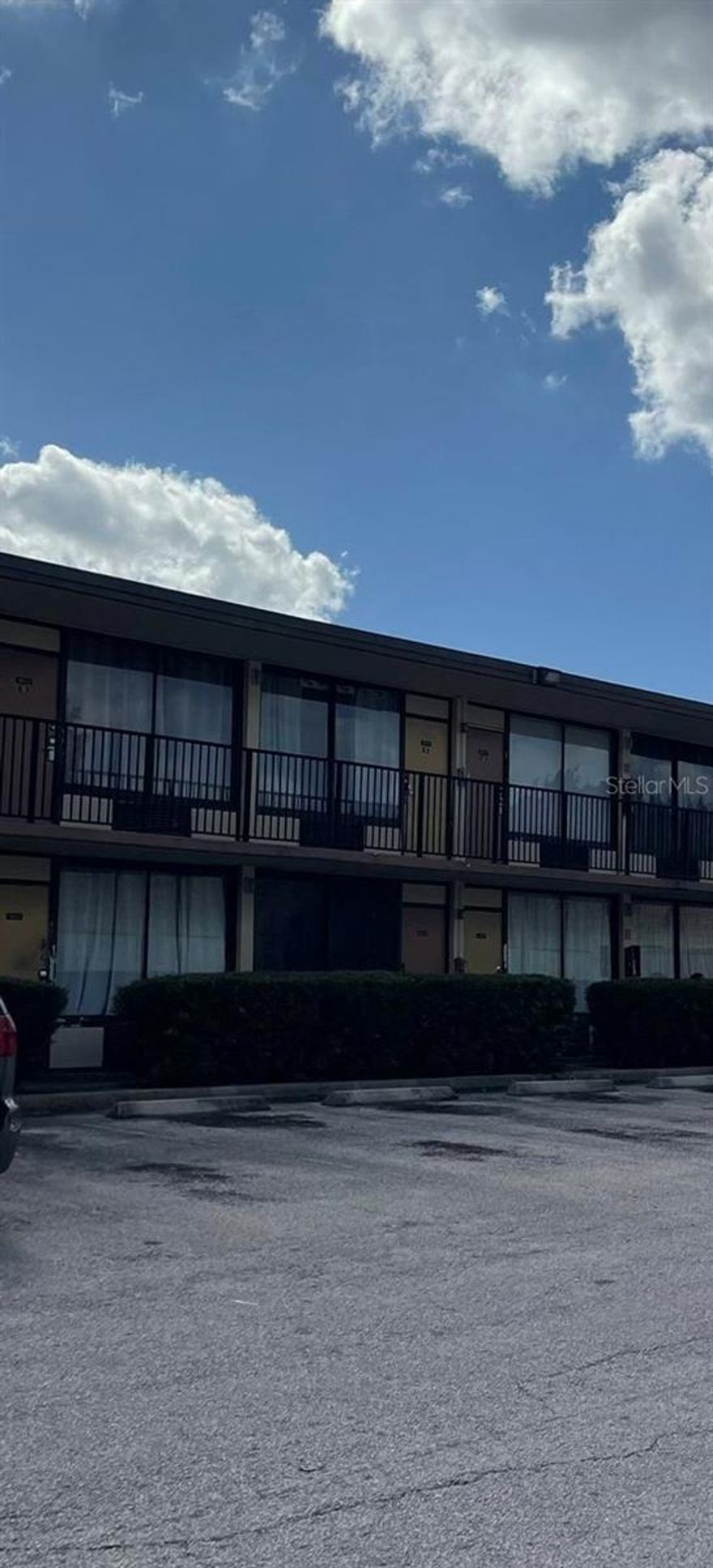 Attention & welcome investors!! This studio is well located near shops, 3 minutes from the Florida Mall, the unit is equipped with a standard bathroom complete with bathtub, shower, toilet, sink and a large closet. Located on the second floor, this unit enjoys the benefits of an HOA condo community that covers essential utilities such as water, electricity, and garbage disposal. Ample parking is available at all hours, ensuring hassle-free convenience for residents. These units are easy to rent!