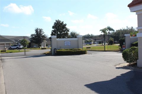A home in WINTER HAVEN