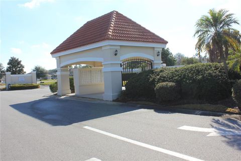 A home in WINTER HAVEN