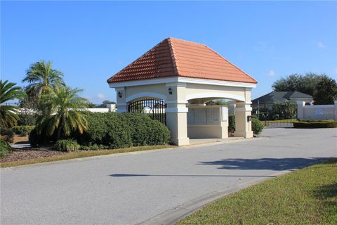 A home in WINTER HAVEN