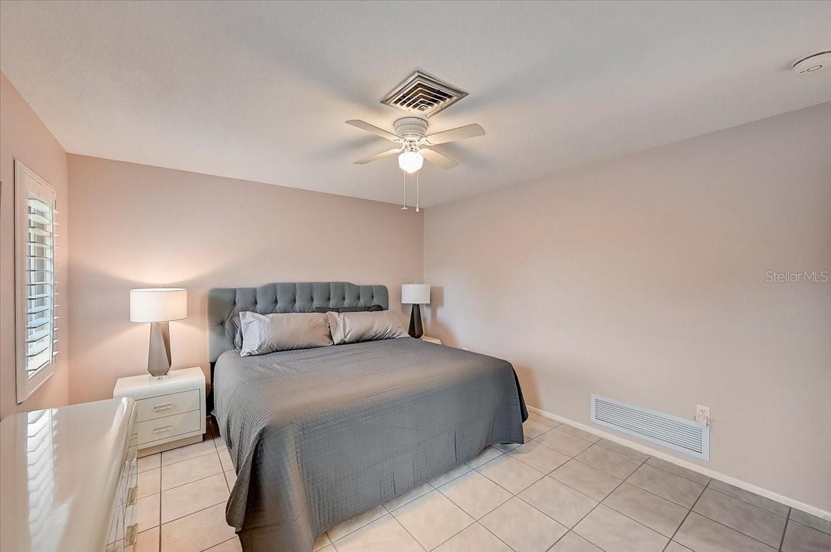 ENGLEWOOD ISLES SUB - Residential Lease