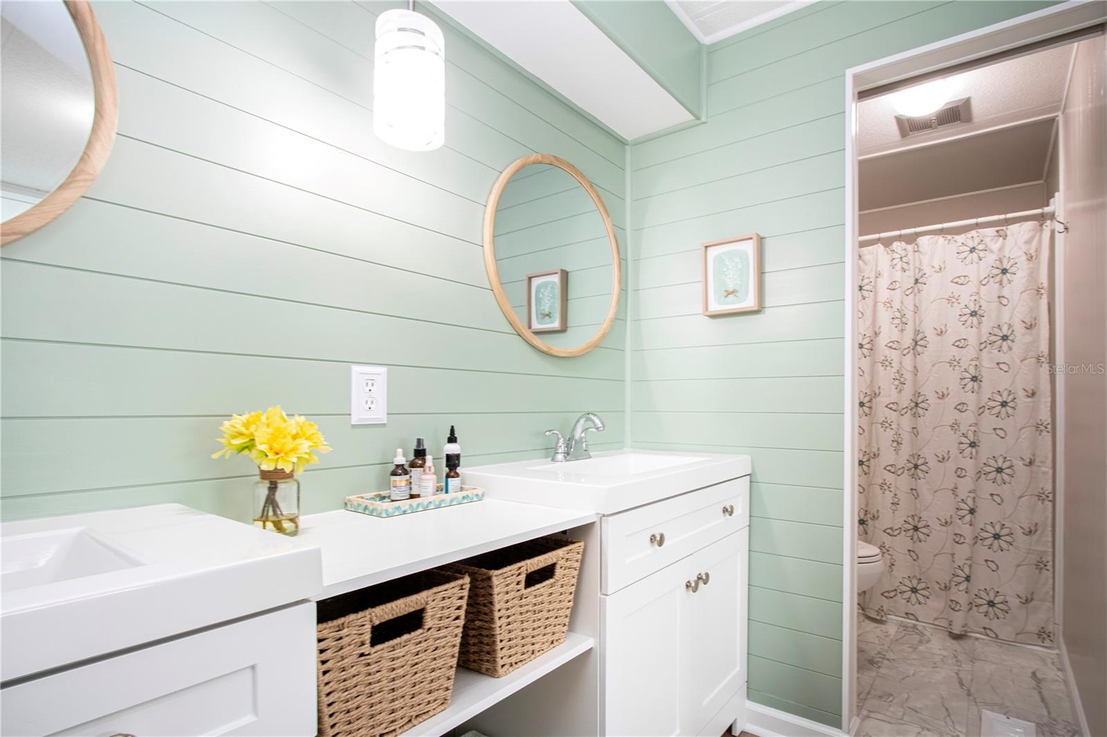 VENETIAN ESTATES - Residential