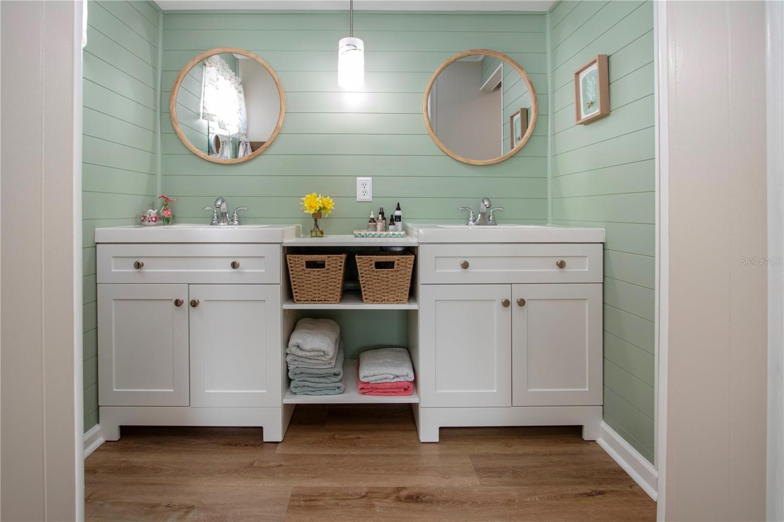 VENETIAN ESTATES - Residential