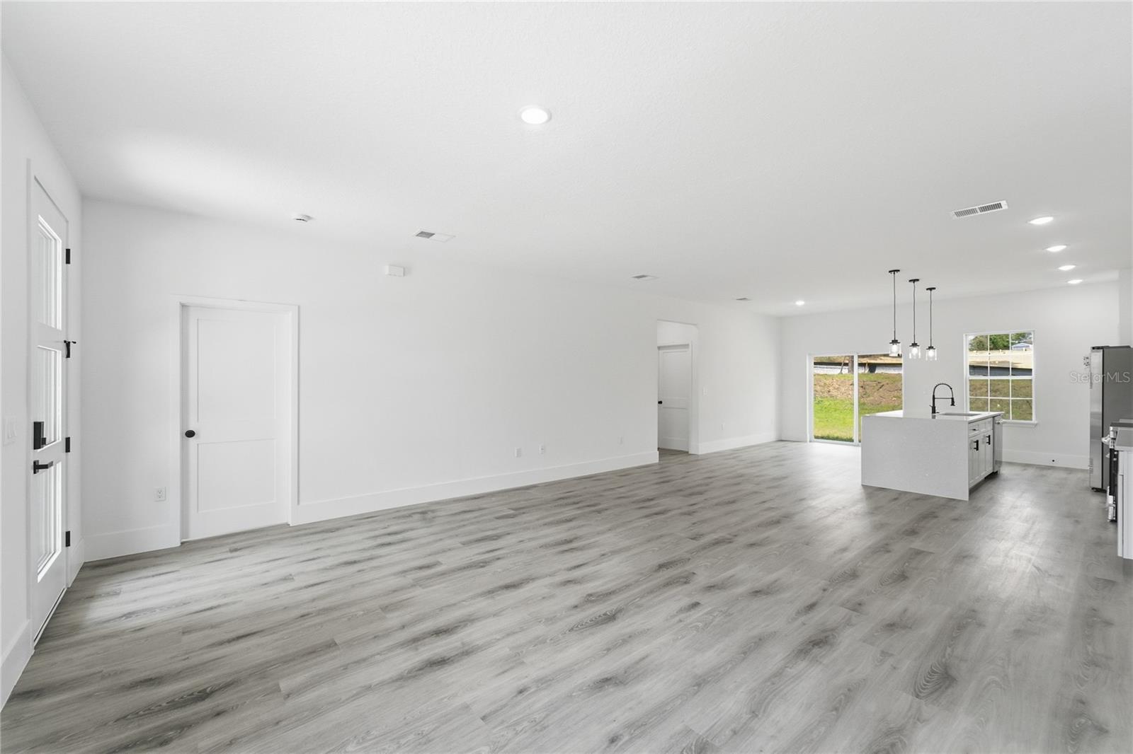 2861 W DELLWOOD STREET