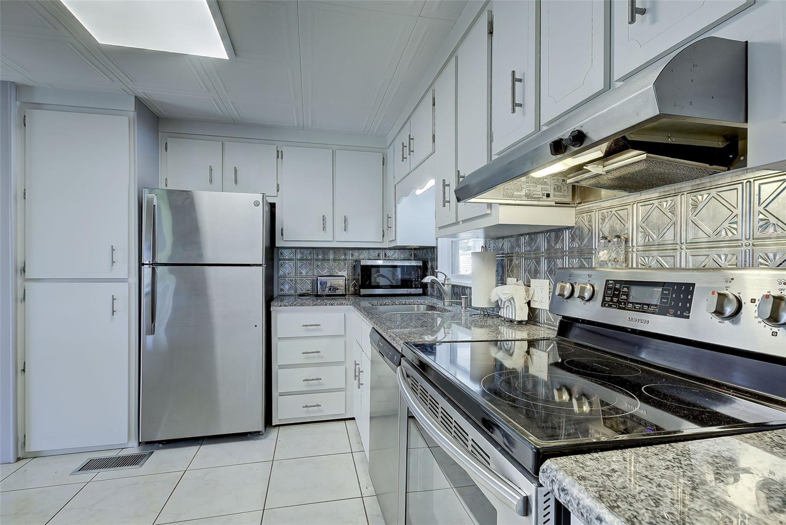 MAPLE LEAF ESTATES - Residential
