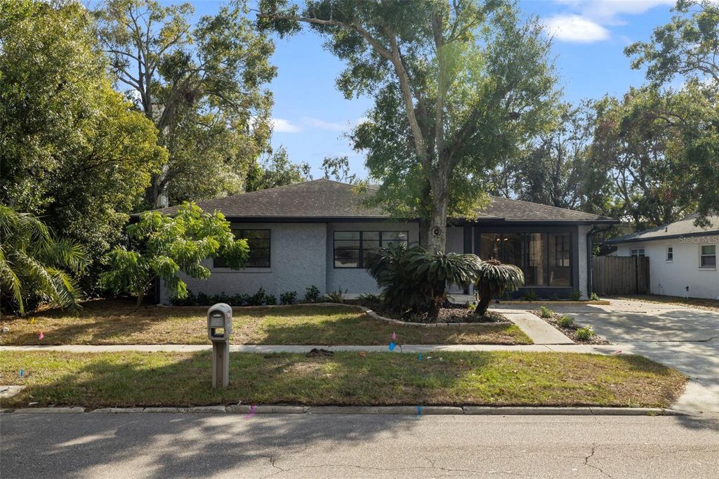 Photo of 3406 W Swann Avenue, Tampa, FL 33609 (MLS # TB8523160)