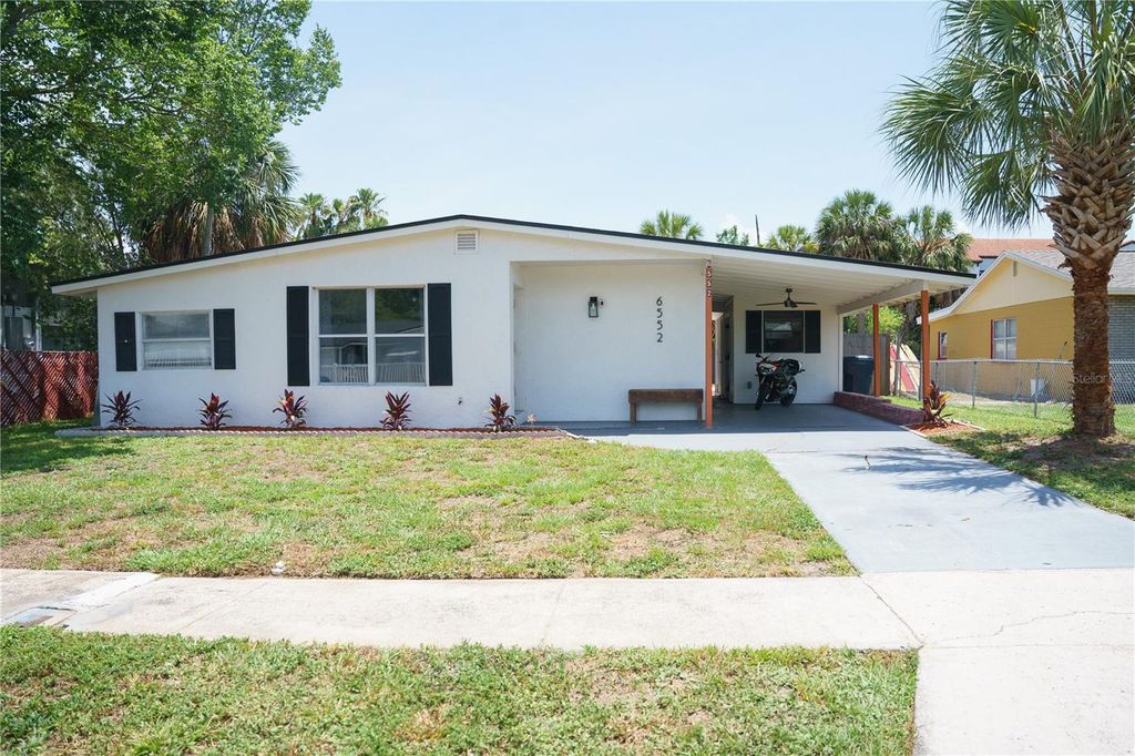 Photo of 6552 S West Shore Circle, Tampa, FL 33616 (MLS # TB8512008)