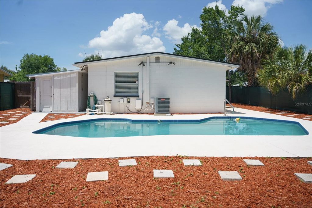 Photo of 6552 S West Shore Circle, Tampa, FL 33616 (MLS # TB8512008)