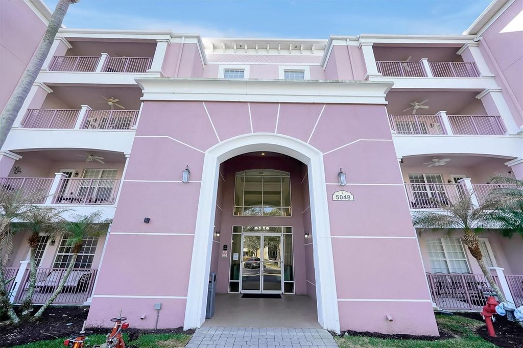 Photo of 5048 Shoreway Loop #40104, Orlando, FL 32819 (MLS # O6384887)