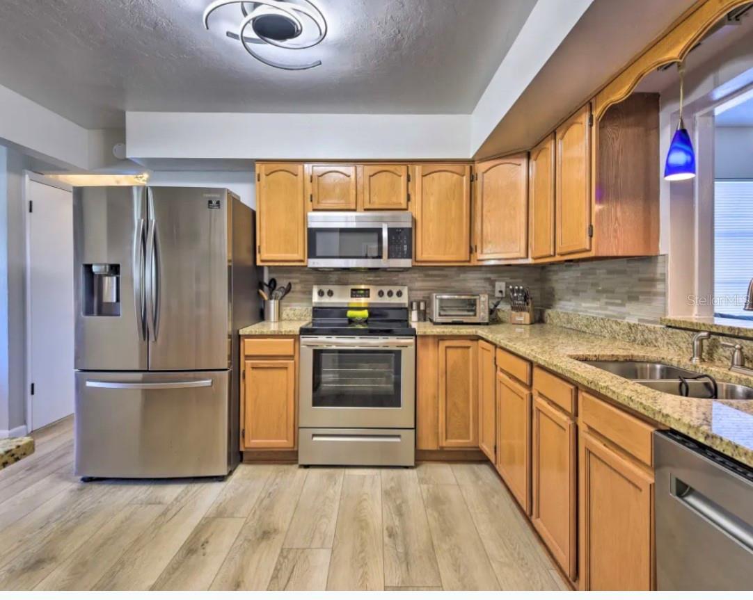 CEDAR MANOR - Residential Lease