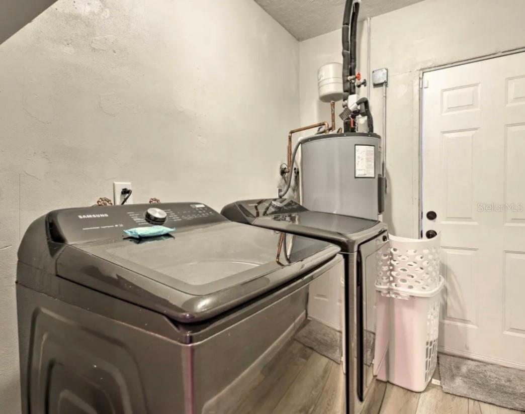 CEDAR MANOR - Residential Lease