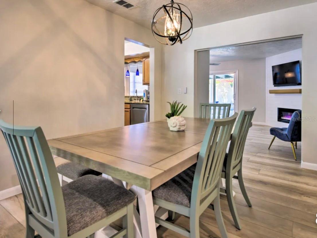 CEDAR MANOR - Residential Lease