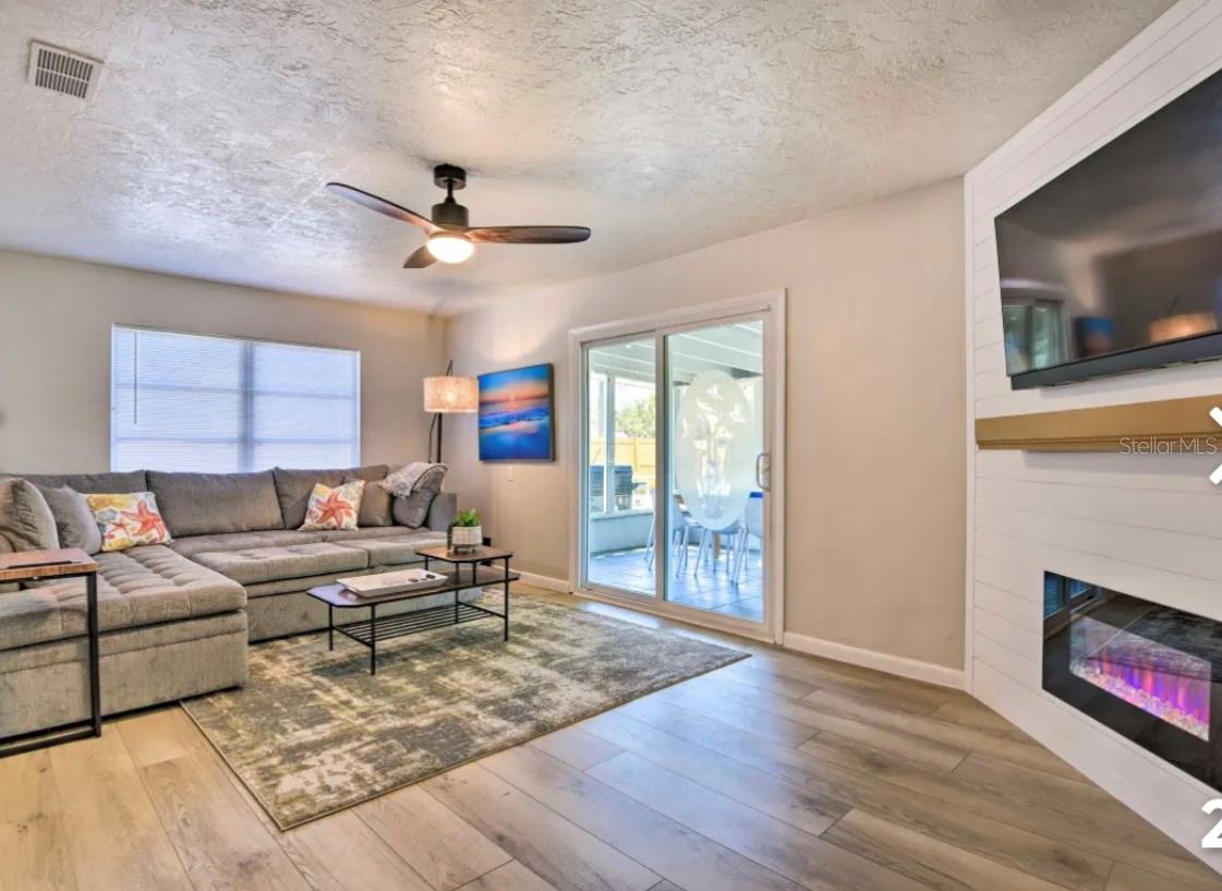 CEDAR MANOR - Residential Lease