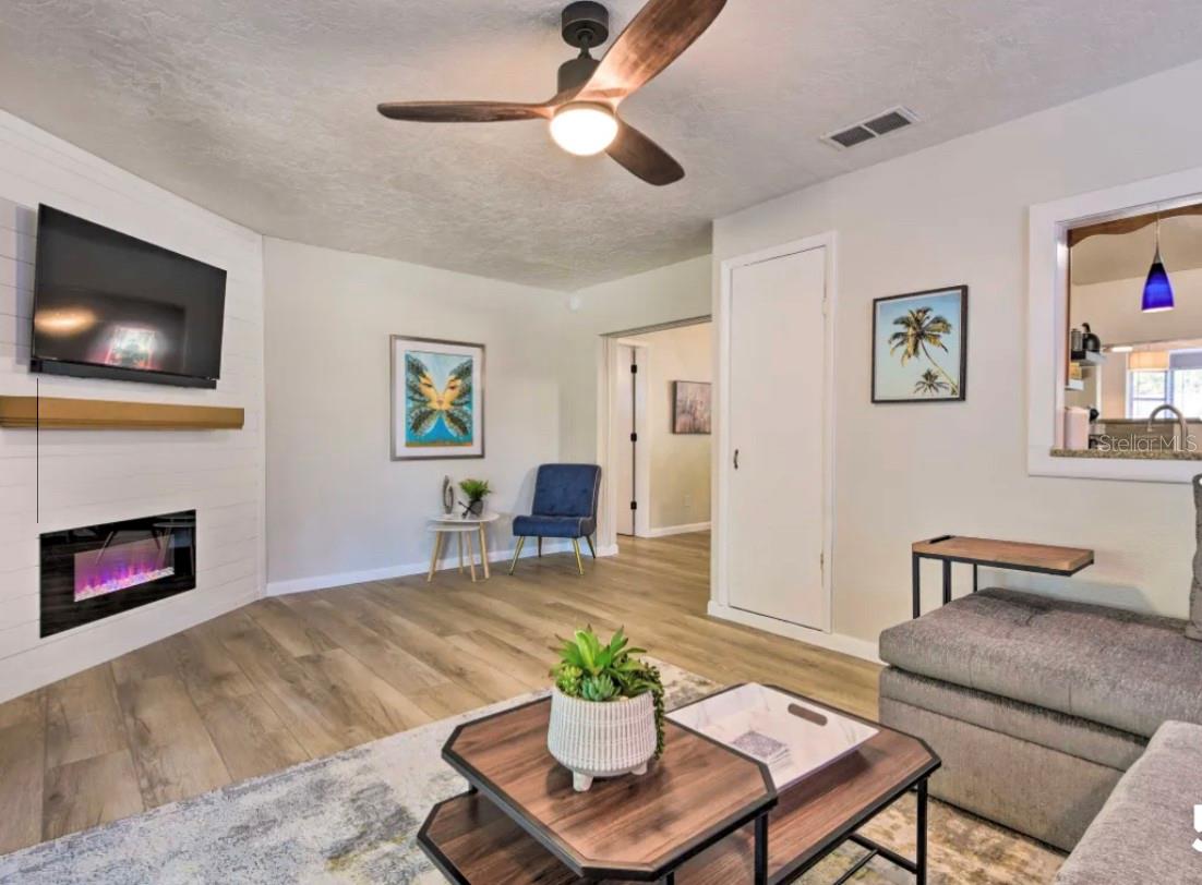 CEDAR MANOR - Residential Lease