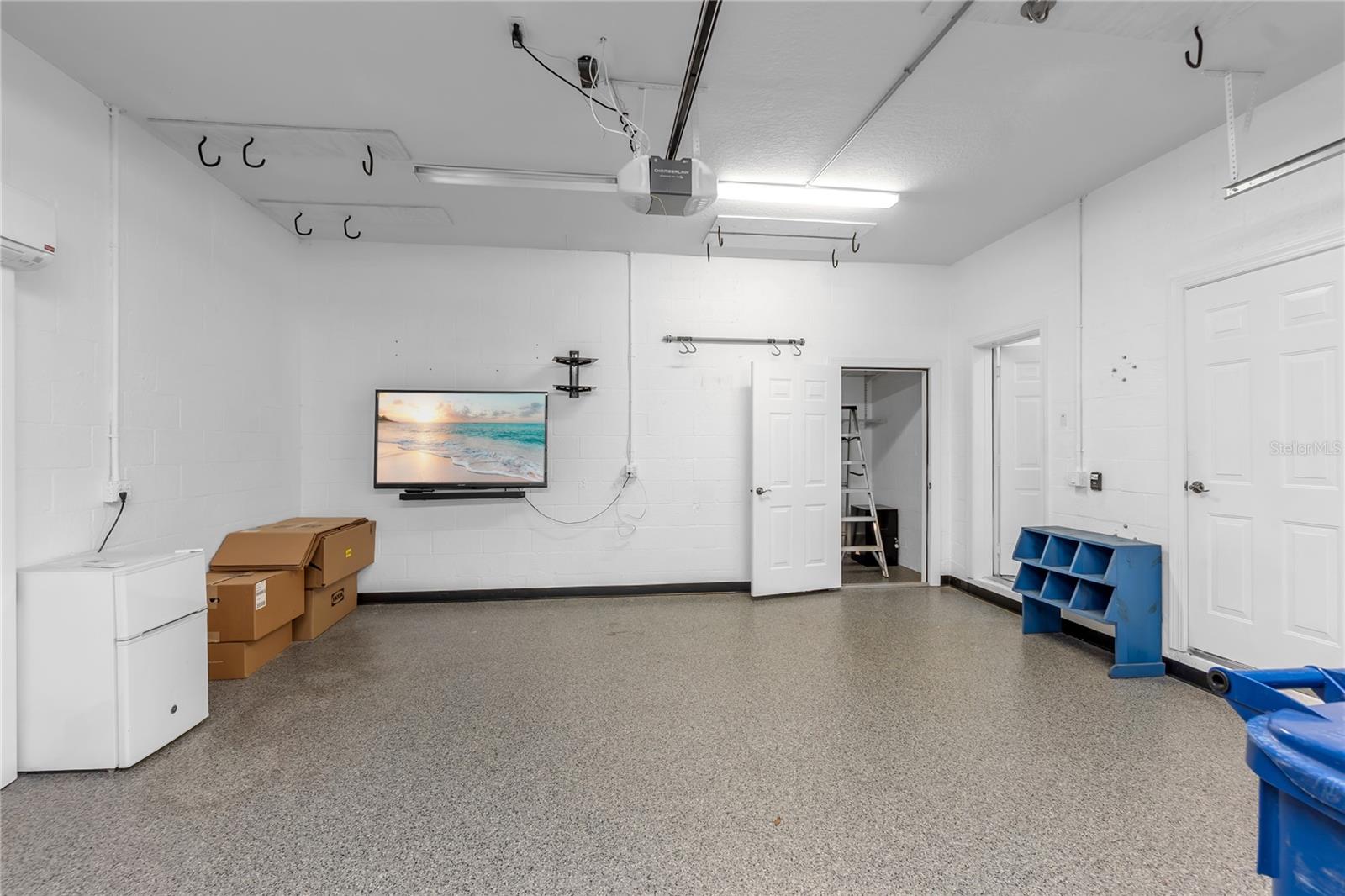 ACADEMY PARK PH II & III - Residential Lease