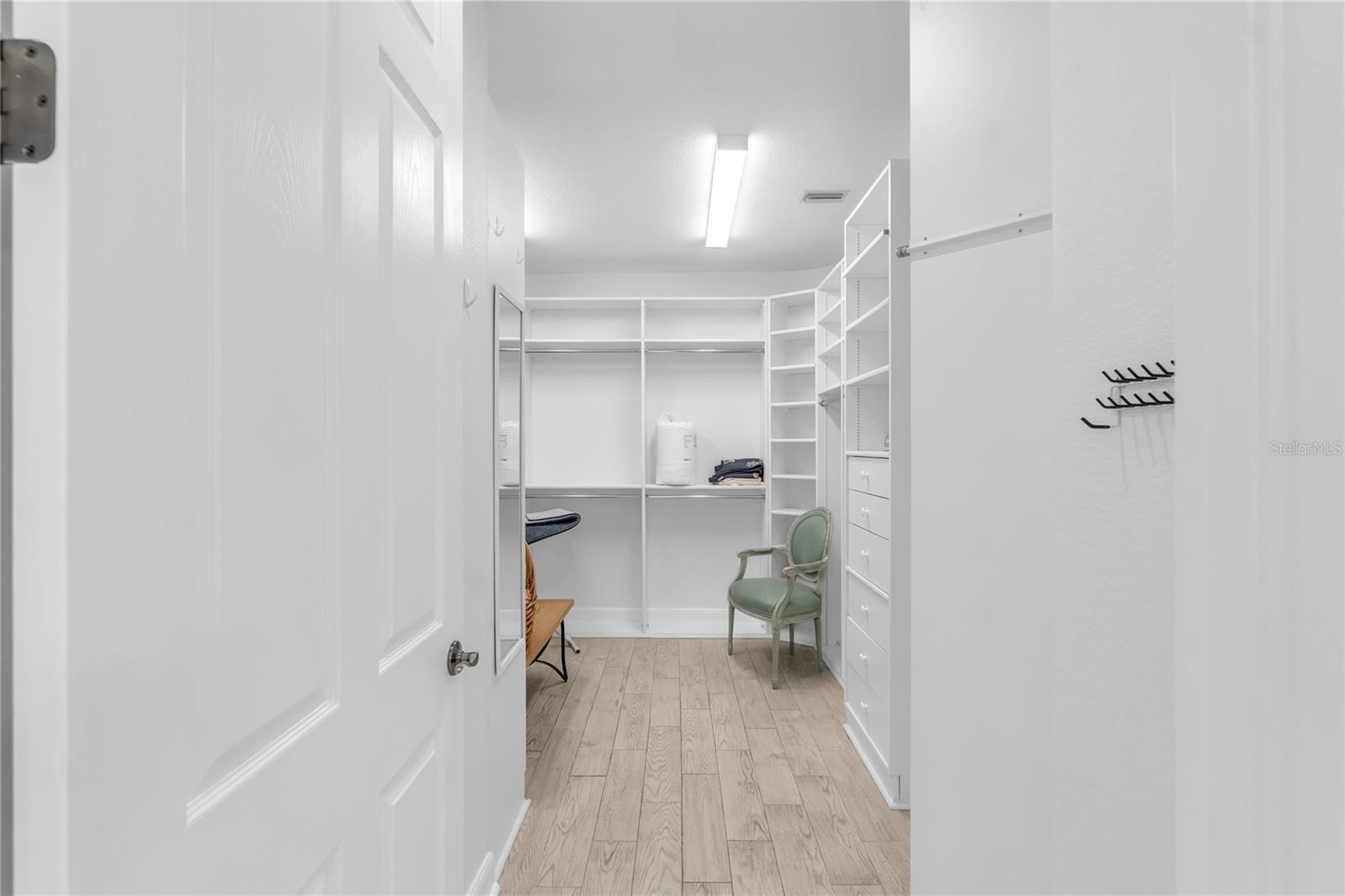 ACADEMY PARK PH II & III - Residential Lease