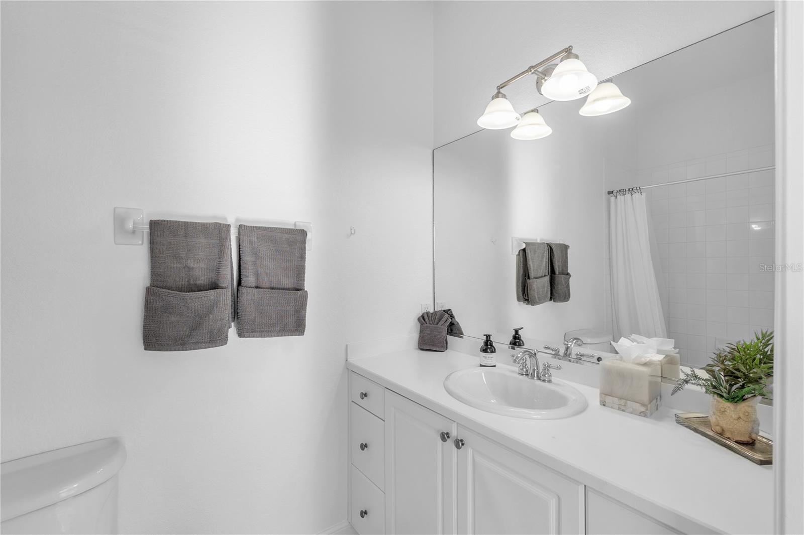 ACADEMY PARK PH II & III - Residential Lease