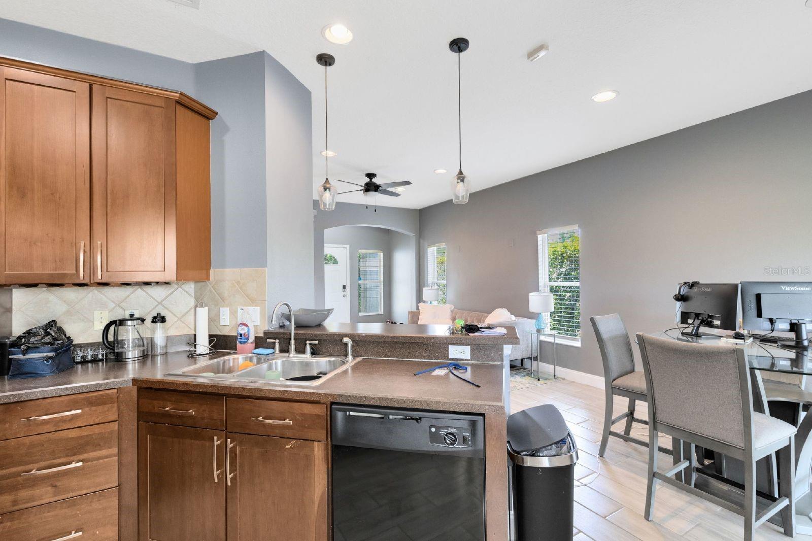 CLUBSIDE POINTE - Residential