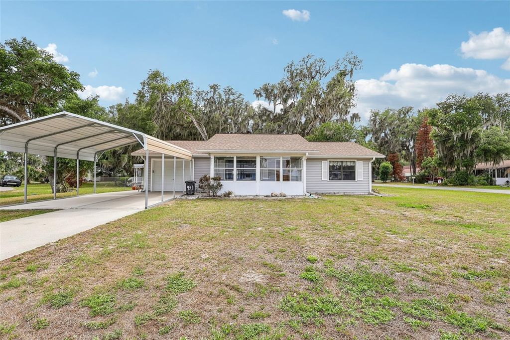 Photo of 931 Cr 457a, Lake Panasoffkee, FL 33538 (MLS # G5112491)