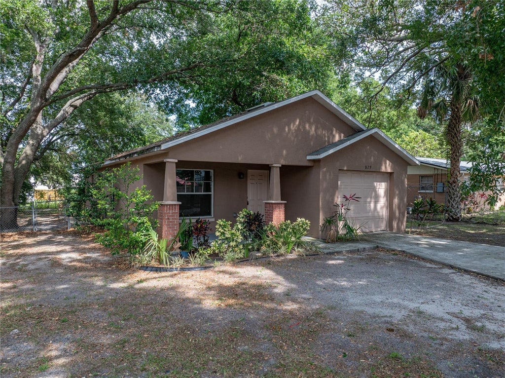 Photo of 829 N Lake Avenue, Lakeland, FL 33801 (MLS # L4964642)