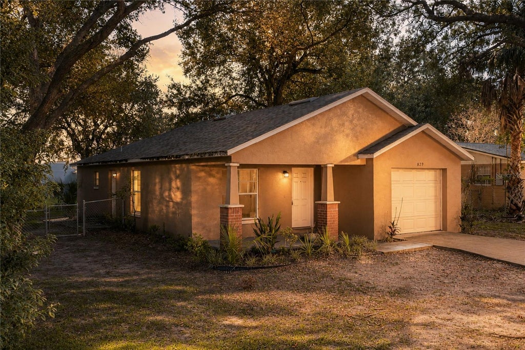 Photo of 829 N Lake Avenue, Lakeland, FL 33801 (MLS # L4964642)