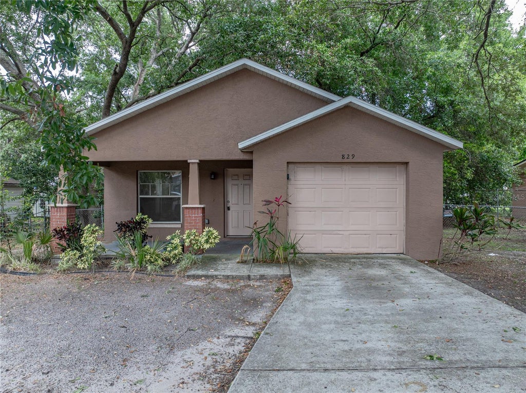 Photo of 829 N Lake Avenue, Lakeland, FL 33801 (MLS # L4964642)