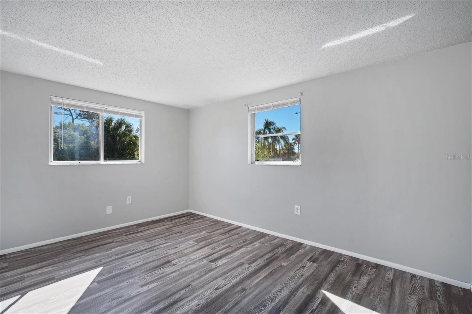 SOUTH VENICE - Residential