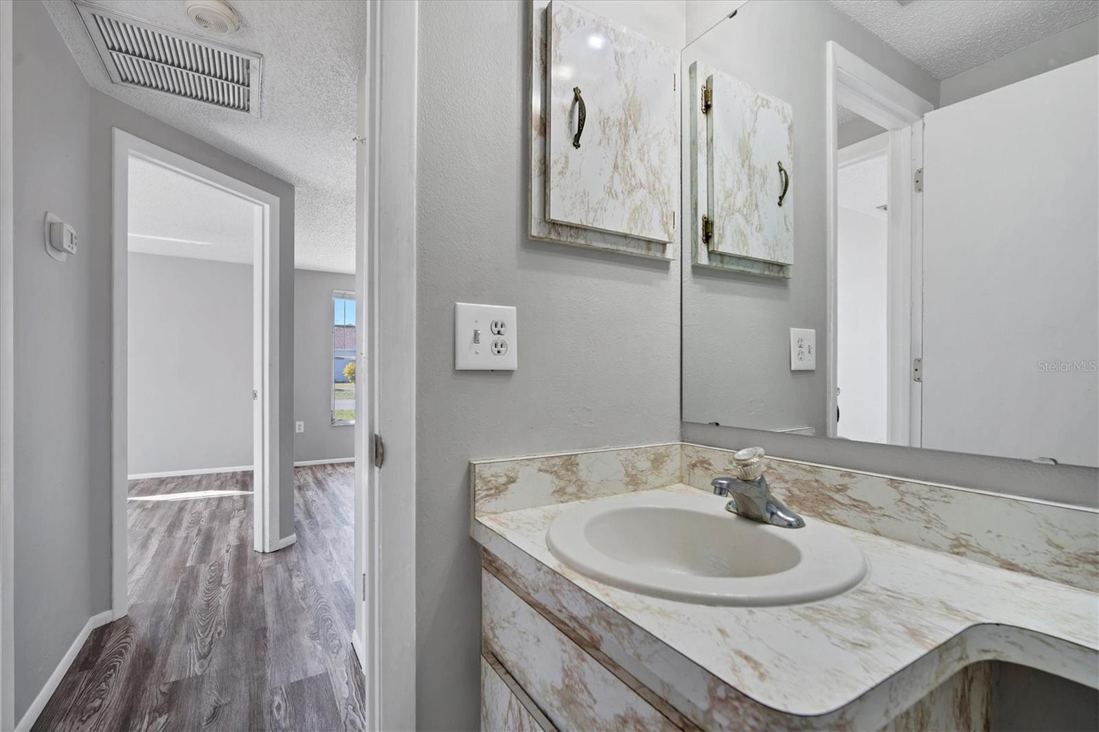 SOUTH VENICE - Residential