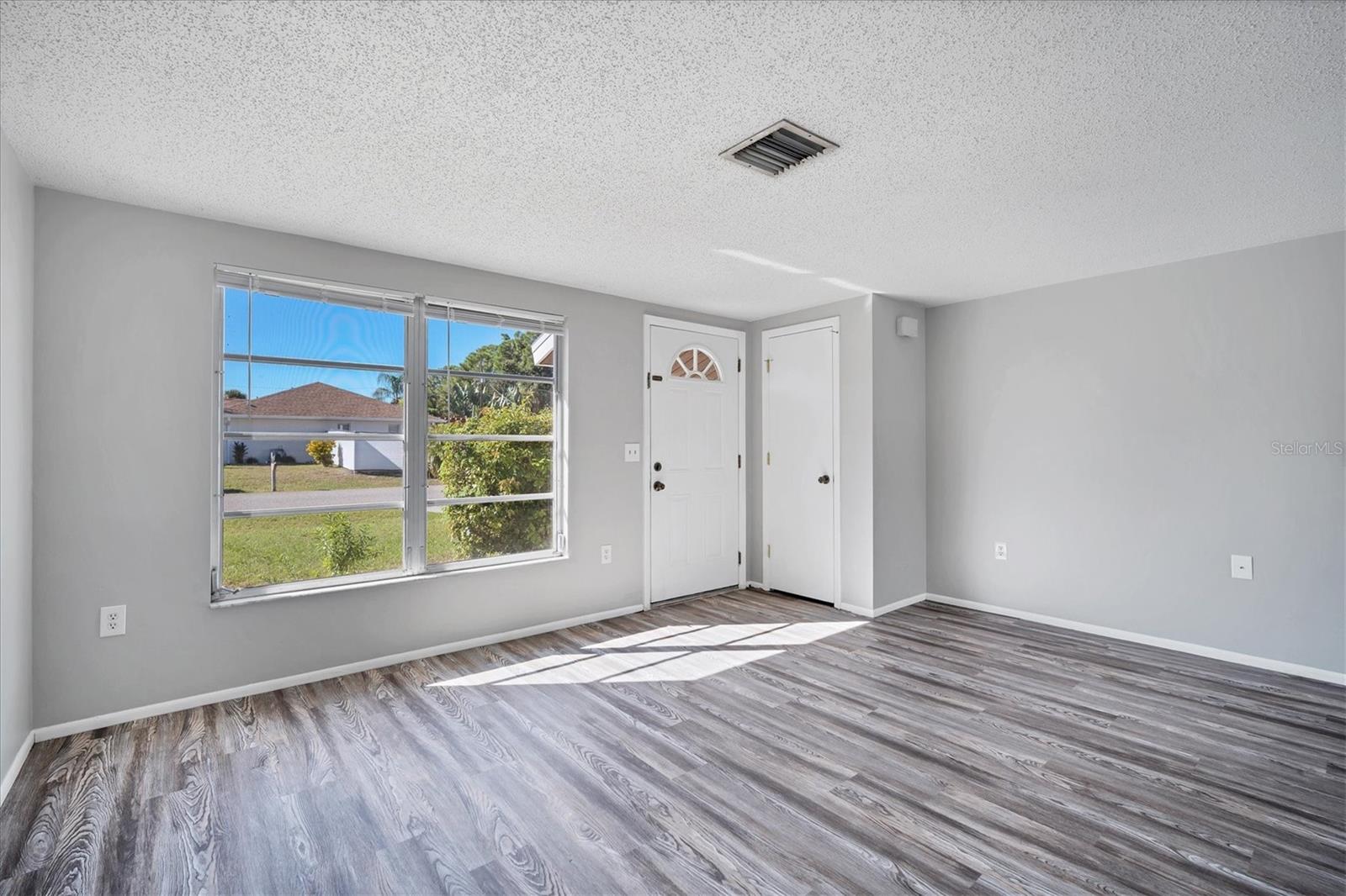 SOUTH VENICE - Residential