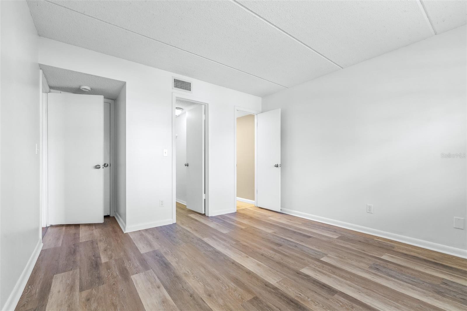 OAKS OF TARPON WOODS CONDO - Residential