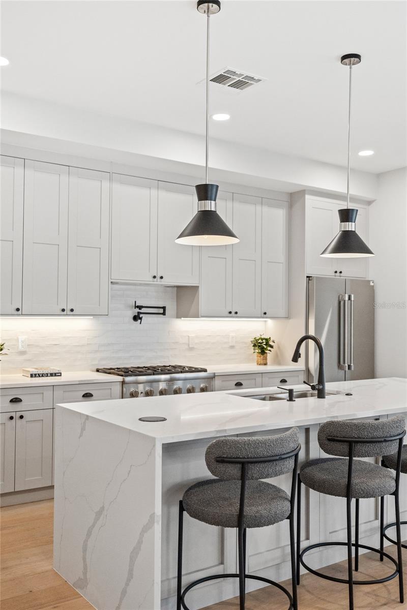 DOMAIN/CLOUSERS - Residential