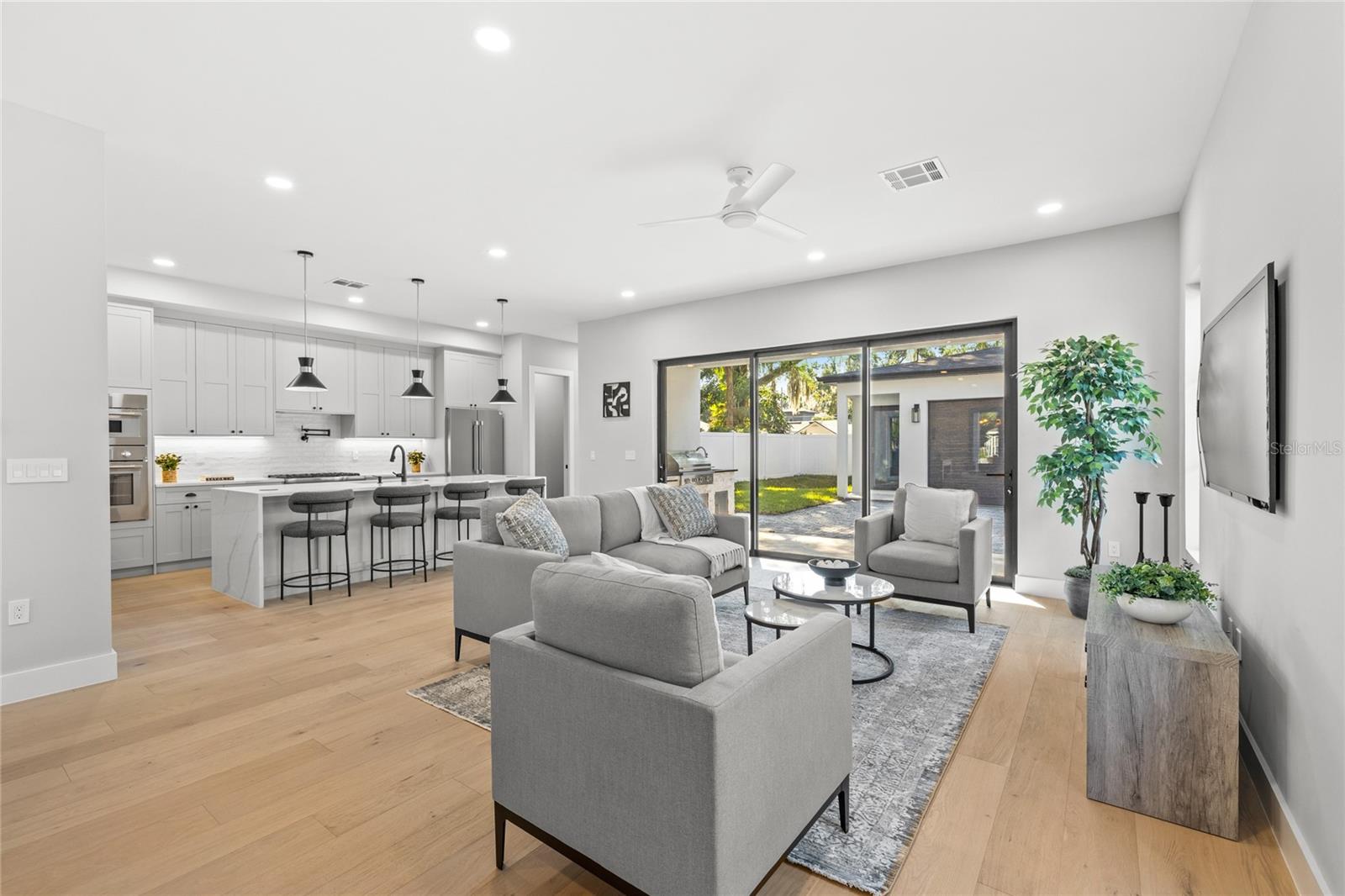 DOMAIN/CLOUSERS - Residential