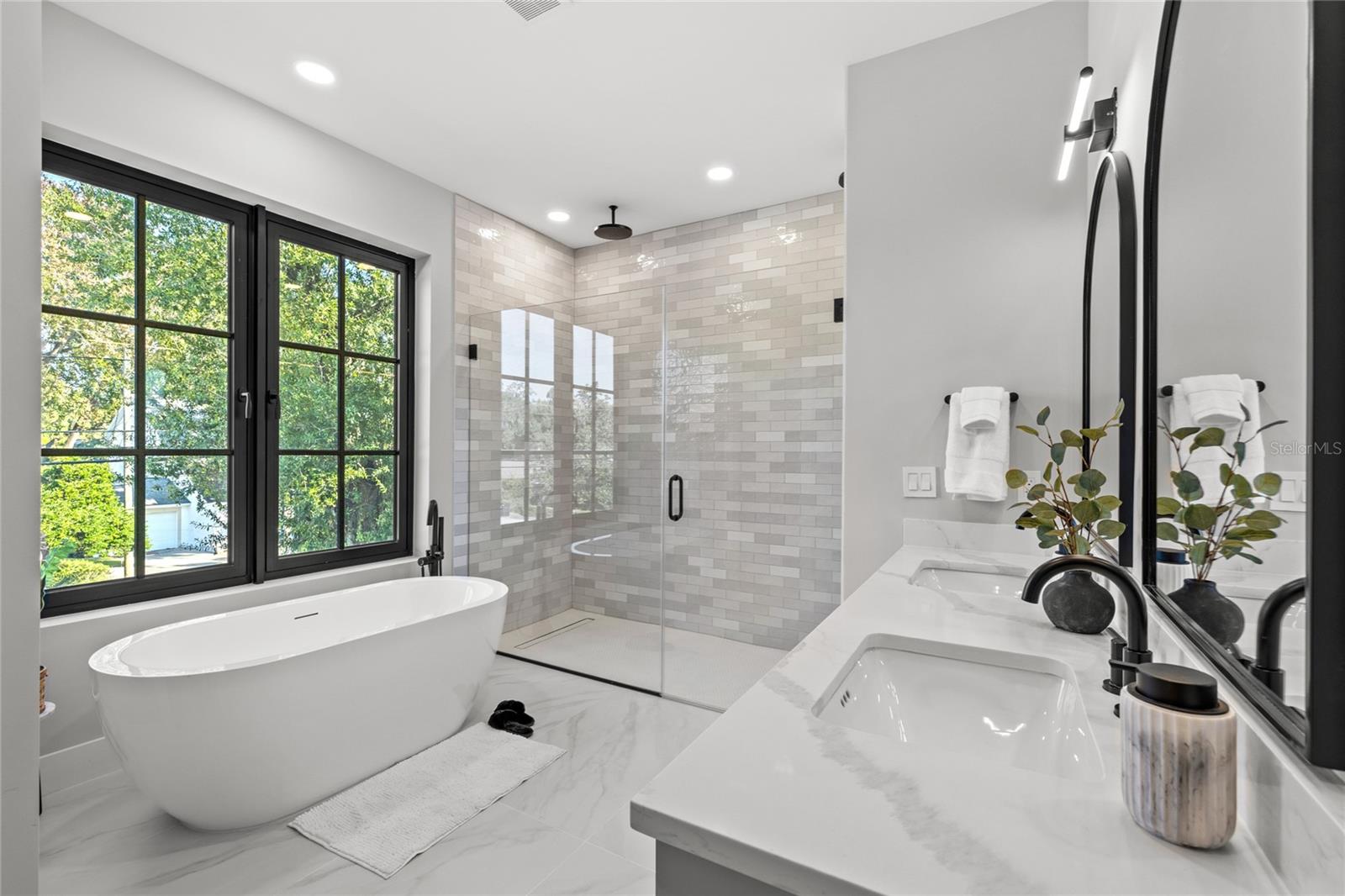 DOMAIN/CLOUSERS - Residential