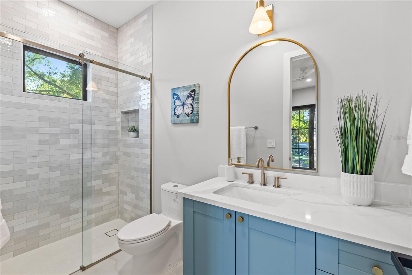 DOMAIN/CLOUSERS - Residential