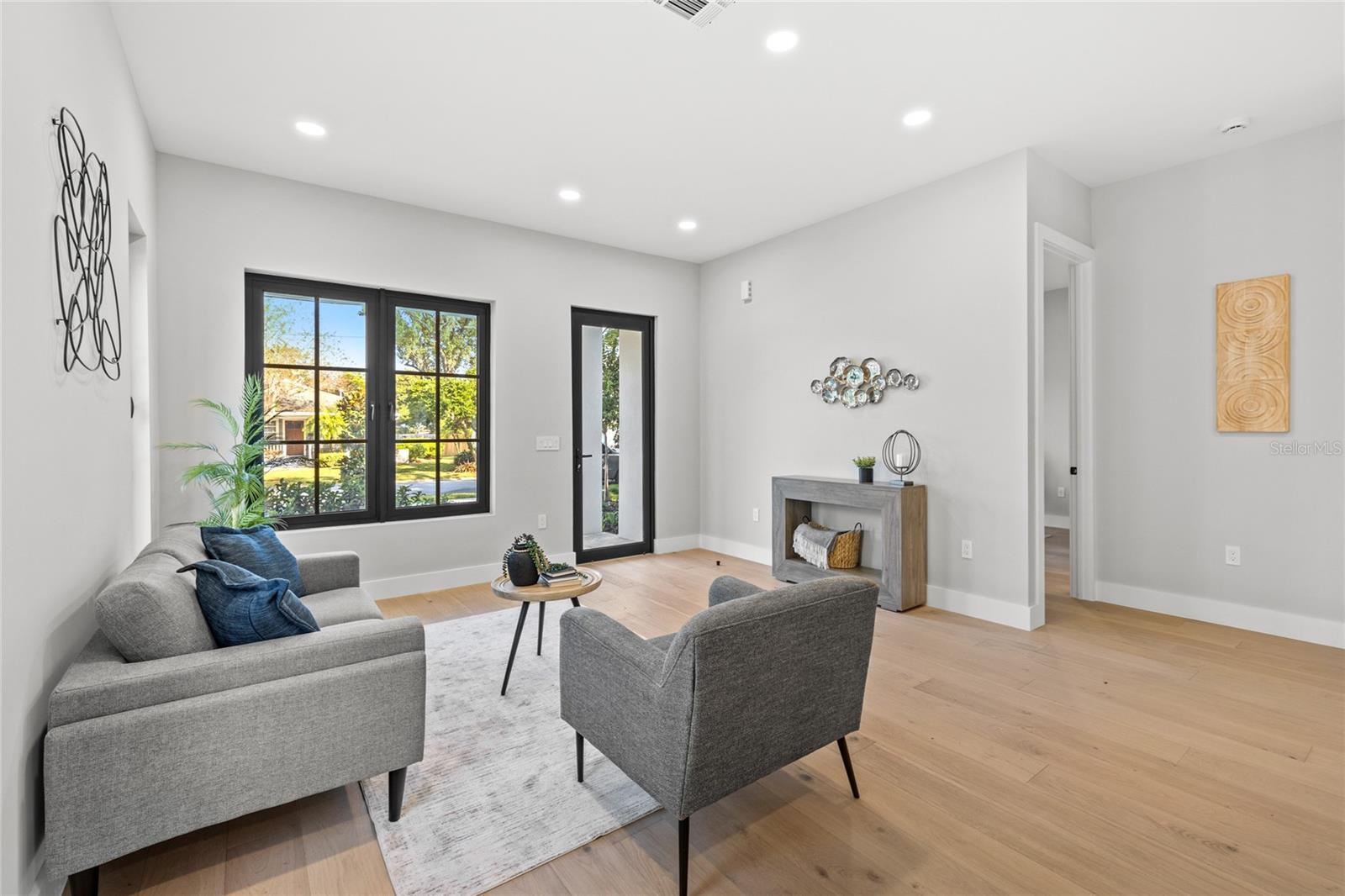 DOMAIN/CLOUSERS - Residential