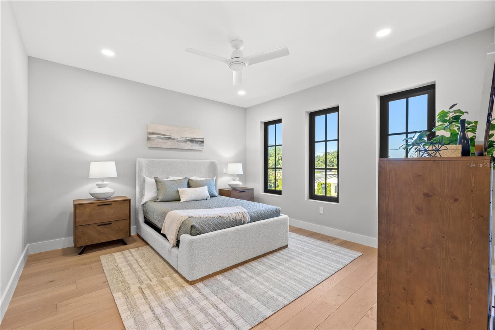 DOMAIN/CLOUSERS - Residential