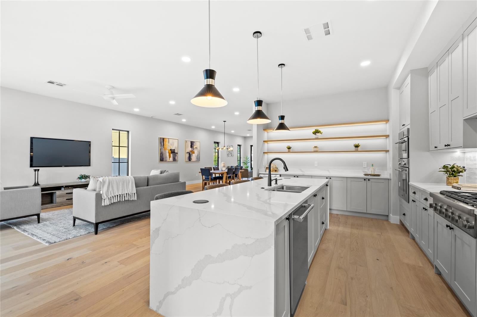 DOMAIN/CLOUSERS - Residential