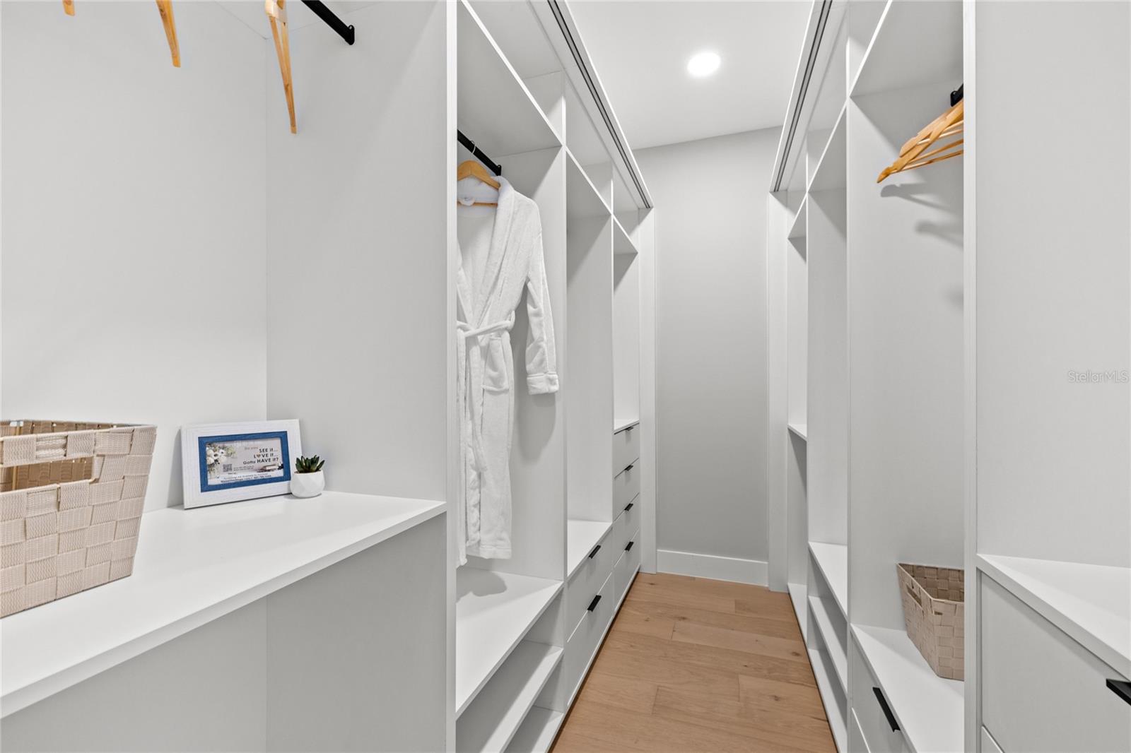 DOMAIN/CLOUSERS - Residential