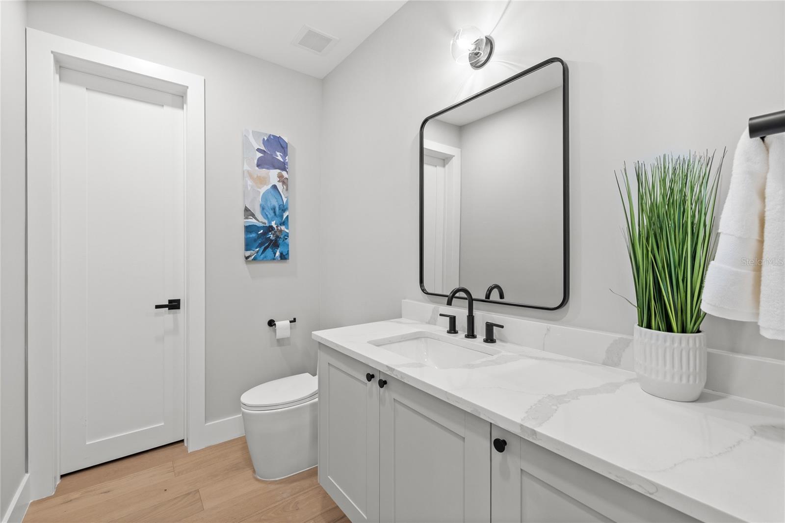 DOMAIN/CLOUSERS - Residential