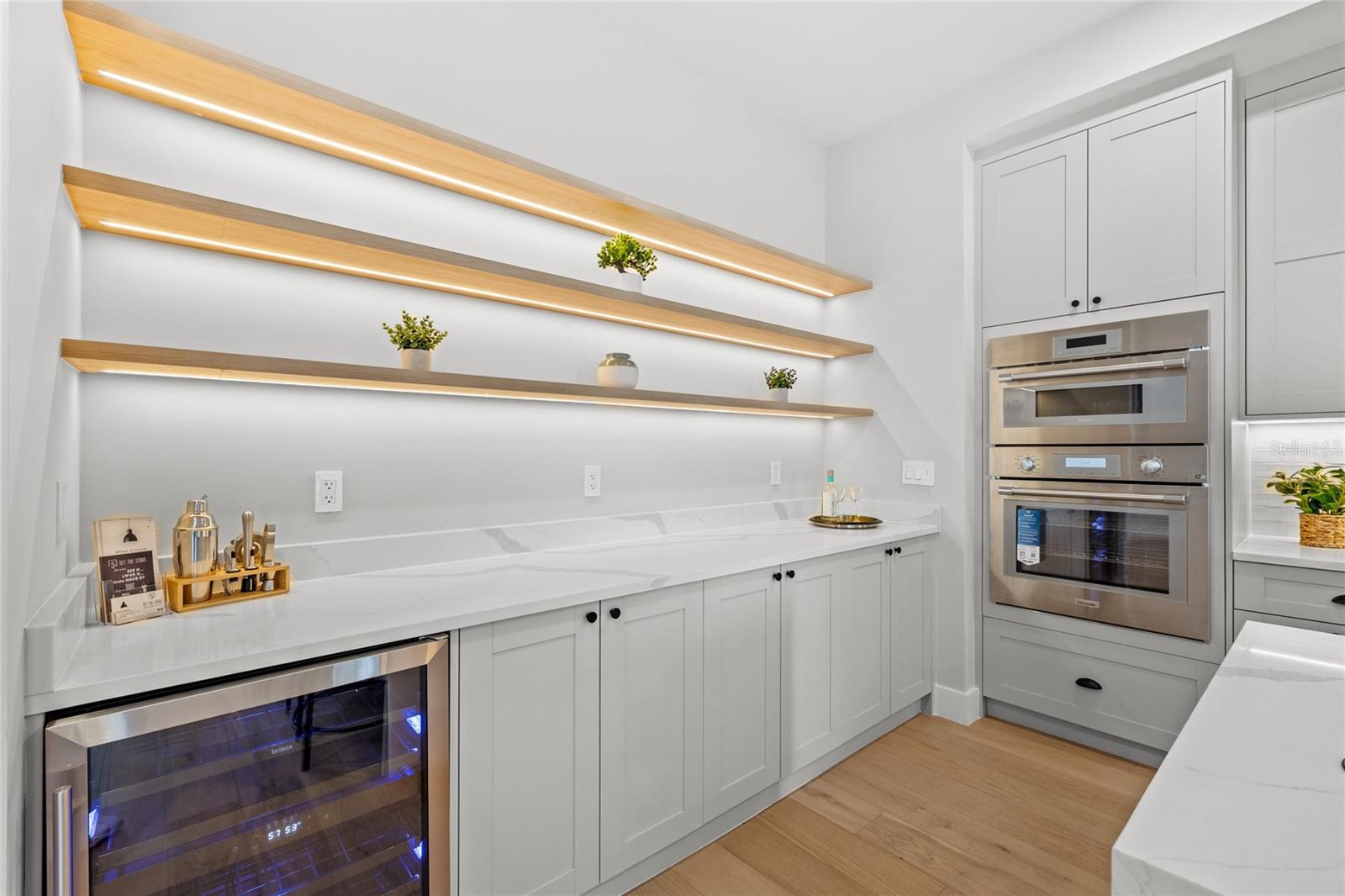 DOMAIN/CLOUSERS - Residential