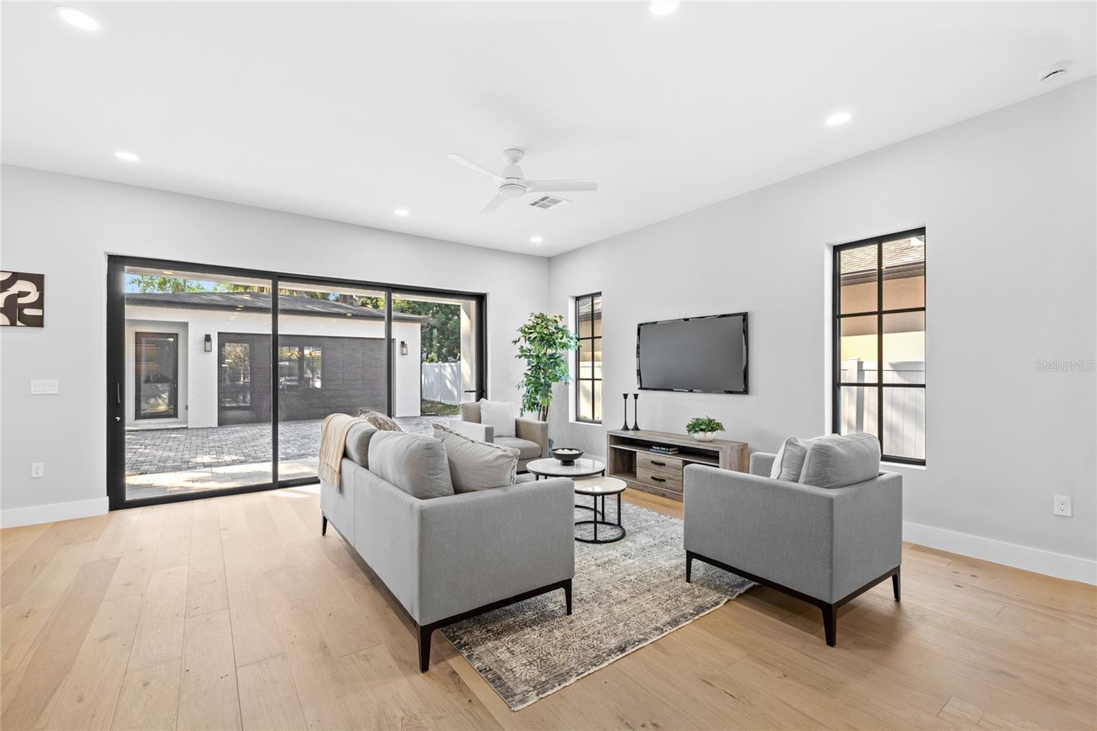 DOMAIN/CLOUSERS - Residential