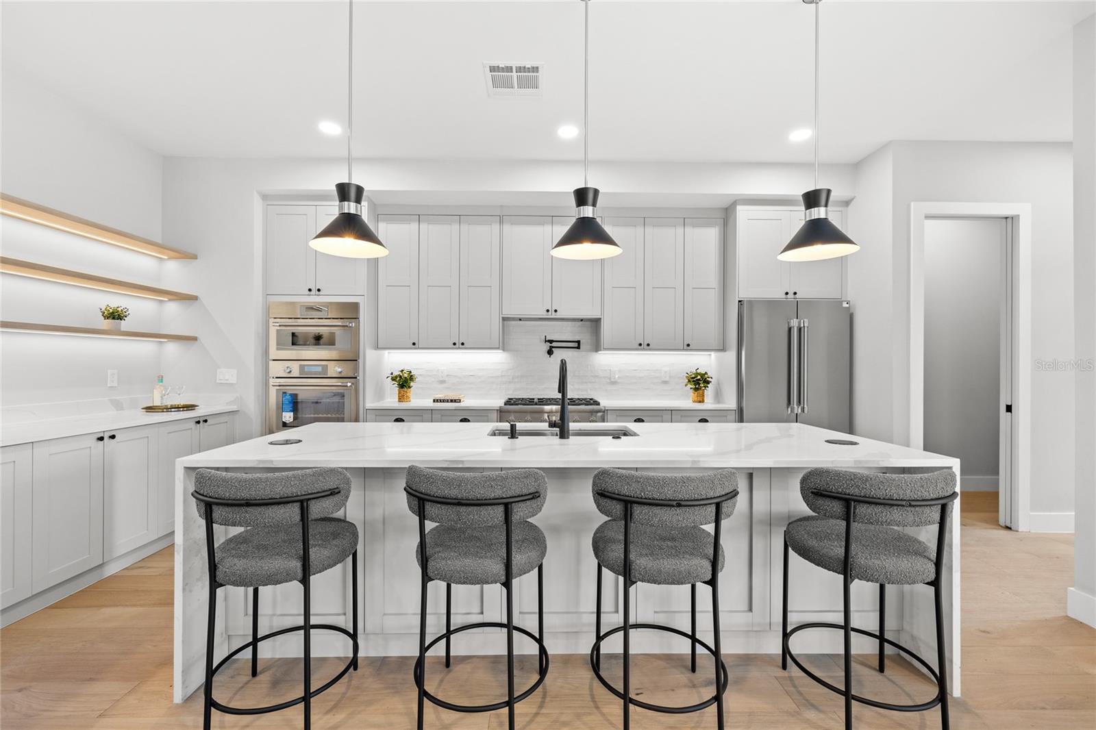 DOMAIN/CLOUSERS - Residential